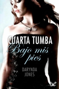 Darynda Jones — Cuarta tumba bajo mis pies