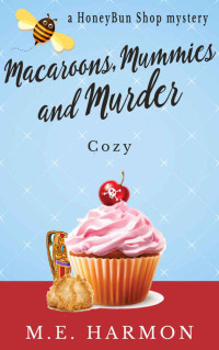 Harmon, M E — Macaroons, Mummies and Murder: A Cozy Mystery