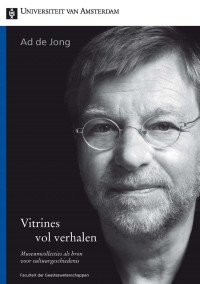 Jong, Ad de. — Vitrines vol verhalen