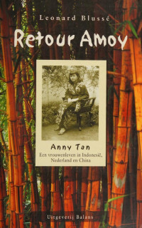 Blussé, Leonard, 1946- — Retour Amoy : Anny Tan, een vrouwenleven in Indonesie,̈ Nederland en China
