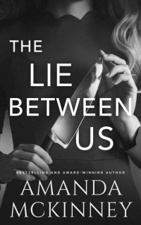 Amanda McKinney — The Lie Between Us: A Thriller (Mad Women Series)