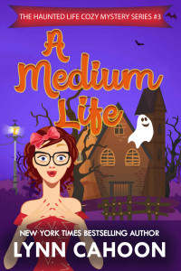 Lynn Cahoon — A Medium Life (Haunted Life Mystery 3)