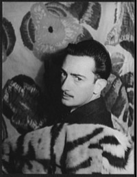 Captivating History — Salvador Dalí: Una Guía Fascinante de la Vida del Famoso Pintor Español conocido por sus Cuadros Surrealistas y su Personalidad Excéntrica