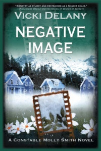Vicki Delany Et El — Negative Image - Constable Molly Smith Mystery 04