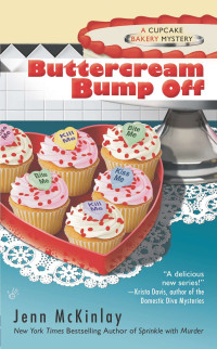 Jenn McKinlay — Buttercream Bump Off (Cupcake Bakery Mystery 2)